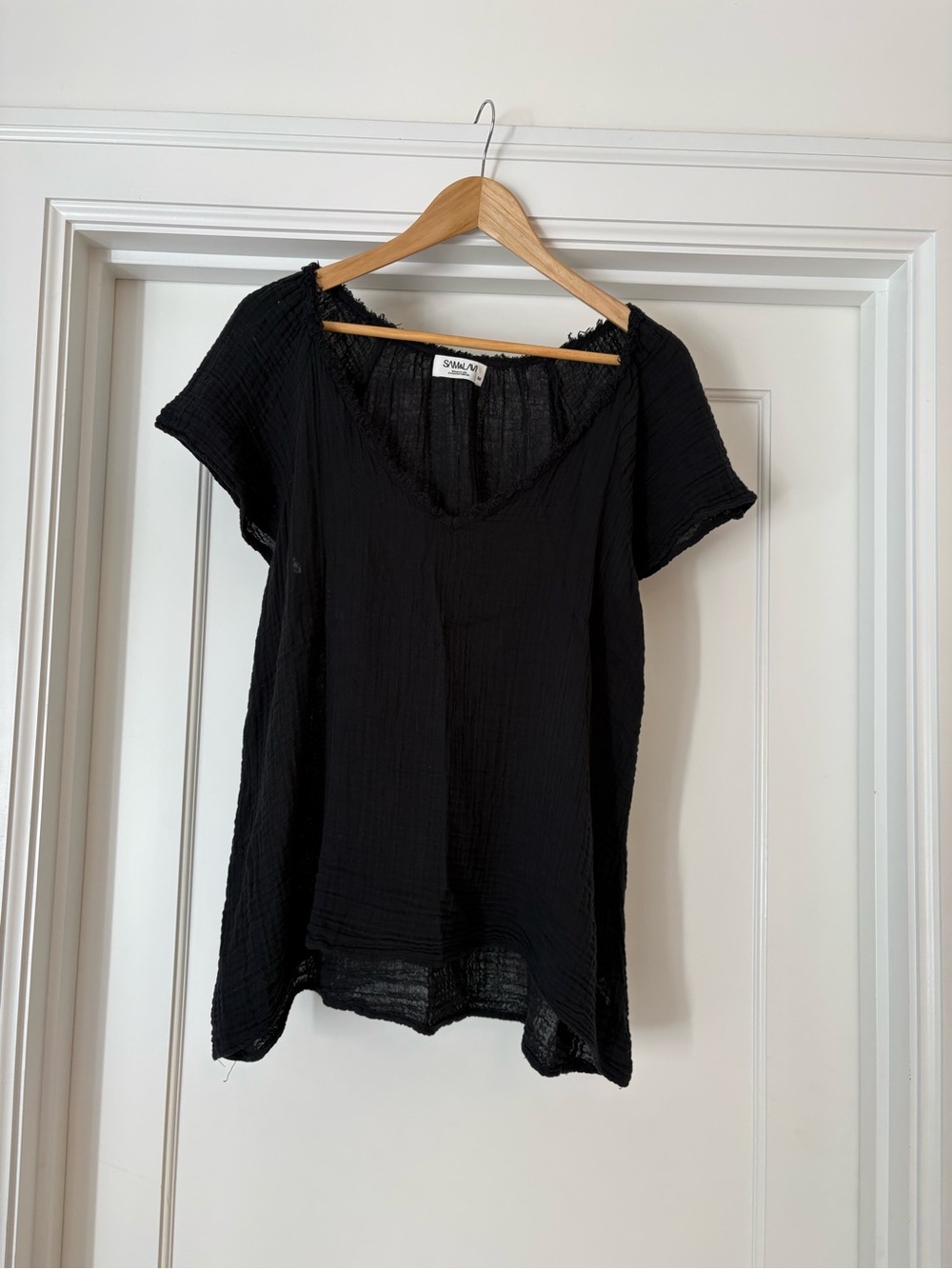 Sam & Lavi Black Short Sleeve Gauze V-Neck Top